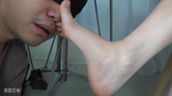 图片[15]_【南国原创】古灵精怪美女S宝儿和同学猜拳，输的要被对方踩在脚下玩弄，语言刺激！_HD绳艺资源