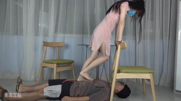 图片[18]_【南国原创】古灵精怪美女S宝儿和同学猜拳，输的要被对方踩在脚下玩弄，语言刺激！_HD绳艺资源