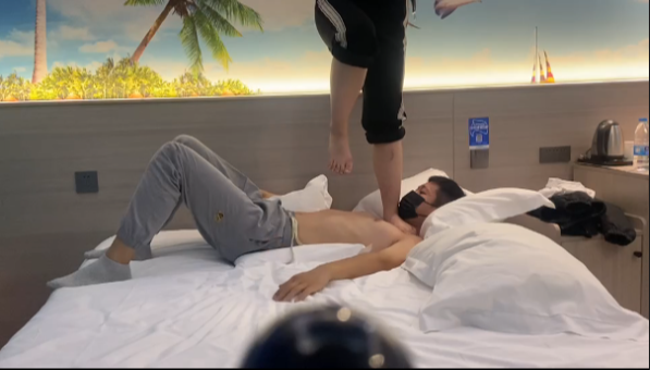 图片[9]_素人大学生全体重踮脚尖踩脖子跳踩肚子_HD绳艺资源