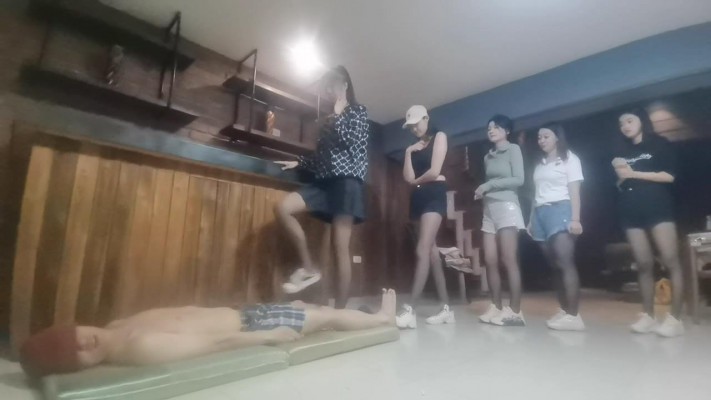 图片[18]_6人狂踩痛苦面具_HD绳艺资源