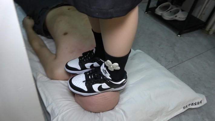 图片[12]_【冷鑫S】平底鞋踩狗头_HD绳艺资源