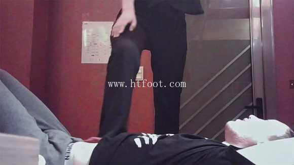 图片[1]_美女技师开发踩背踩胸_HD绳艺资源