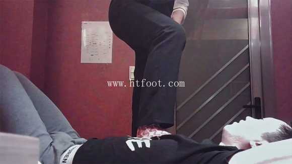 图片[1]_美女技师开发踩背踩胸_HD绳艺资源