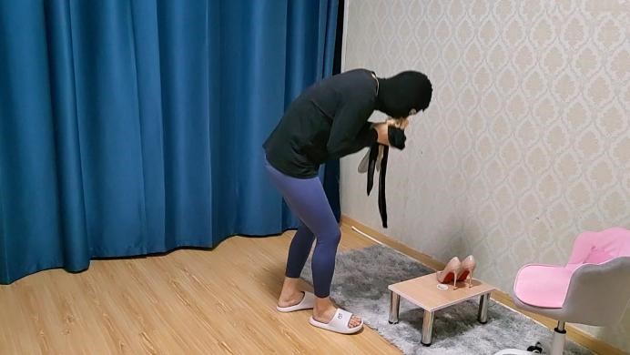 【苏州婉儿】残暴婉儿耳光不断全体重长靴细高跟踩踏丝足踩当_HD绳艺资源