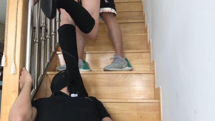 图片[10]_双机位小鱼女神情侣主边KISS边踩头羞辱追求者舔靴子_HD绳艺资源