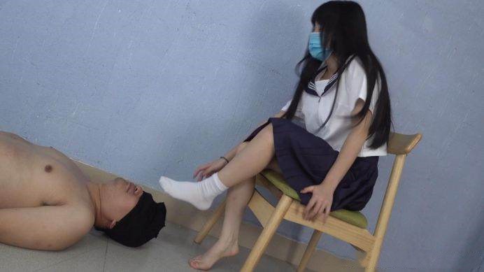 图片[4]_【南国原创】大专生宝儿S首秀，白嫩美脚玩奴，玩着玩着就兴奋的做鬼脸了！_HD绳艺资源