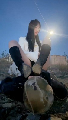 图片[11]_【思诺】长靴户外虐-骑马/碾压狗头/喂口水/踩踏舔泥巴脏鞋_HD绳艺资源