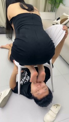 图片[11]_【伊诺】白鞋白袜气味羞辱/踩踏/臀部诱惑_HD绳艺资源