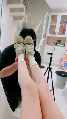 图片[2]_【Rina】运动鞋白棉袜踩踏虐乳_HD绳艺资源