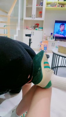 图片[3]_【Rina】运动鞋白棉袜踩踏虐乳_HD绳艺资源