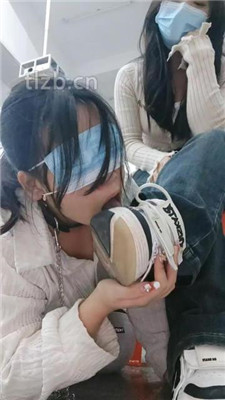 图片[1]_【爱可呀】教室开发素人S-母畜-跪舔多人多双脏鞋 bf34999_HD绳艺资源