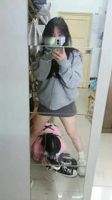 图片[1]_【爱可呀】带学姐去素人寝室伺候/跪拜清理各种鞋 bf32927_HD绳艺资源