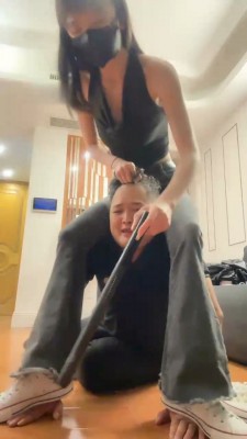 图片[1]_【高难度挑战美学】鞋底耳光/电棍虐打/转胯/全体重踩/白袜脚喂食 bf34194_HD绳艺资源