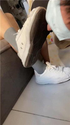 【玥野兔】舔脏小白鞋原味棉袜_HD绳艺资源