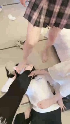 图片[4]_【安蔓】被三主玩弄-清理鞋子/钻胯舔脚_HD绳艺资源