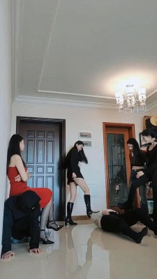 图片[3]_【宸宸】四主群殴双狗-高难度挑战踢踹/踩跺坐垫【四视角完整版】_HD绳艺资源