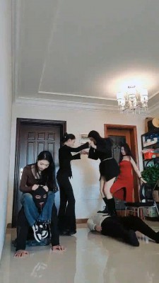 图片[5]_【宸宸】四主群殴双狗-高难度挑战踢踹/踩跺坐垫【四视角完整版】_HD绳艺资源