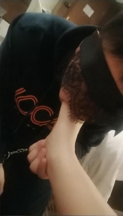 图片[1]_维因 喂食烟灰缸艺术圣水SP踢裆_HD绳艺资源