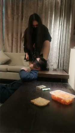 图片[1]_维因 喂食烟灰缸艺术圣水SP踢裆_HD绳艺资源