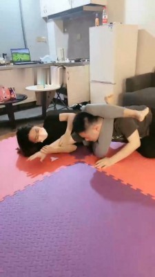 【小劳拉】瑜伽女神腿绞窒息专场_HD绳艺资源