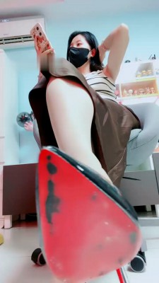 图片[3]_【美离子】高跟肉丝踩狗垫【续集】_HD绳艺资源