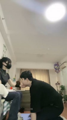 【不期而遇】胶皮头套闻袜香/胶带勒脖/吃呕吐物_HD绳艺资源