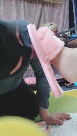 图片[1]_【Lisa宝宝】圈养模式:踩踏喂食,强迫圣水_HD绳艺资源