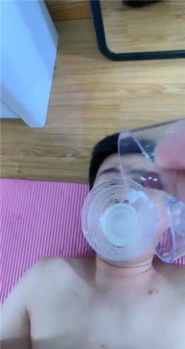 图片[1]_咩咩祖 笼子滴蜡舔足_HD绳艺资源