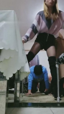 图片[1]_【成都茶茶】羞辱踩踏喂食人体垃圾桶_HD绳艺资源