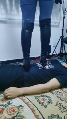 图片[16]_【重庆男神】黑丝高跟恋足舔/骑马踩踏_HD绳艺资源