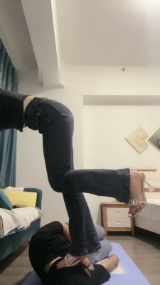 图片[2]_【不期而遇】高跟凉鞋踩狗舌/清理鞋底/抽耳光_HD绳艺资源