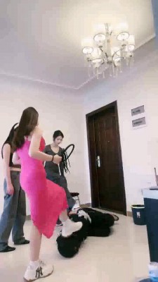 图片[13]_【宸宸】带素人入圈-反绑群殴-耳光虐乳/踢裆暴踹【完整版】_HD绳艺资源