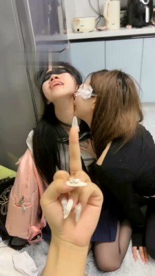 图片[10]_【橙宝】双母畜-骑马/白袜jio插嘴/吃袜子/互掐脖子_HD绳艺资源