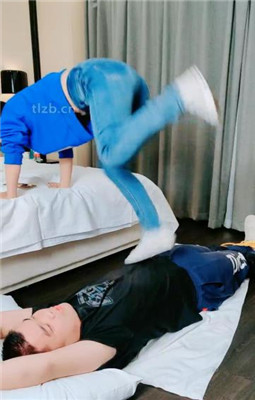 【萌宝儿】掐乳/帆布鞋白棉袜踩踏/深喉_HD绳艺资源