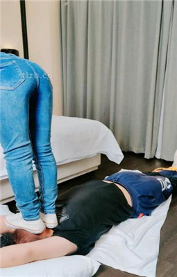 图片[5]_【萌宝儿】掐乳/帆布鞋白棉袜踩踏/深喉_HD绳艺资源