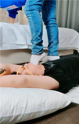 图片[11]_【萌宝儿】掐乳/帆布鞋白棉袜踩踏/深喉_HD绳艺资源