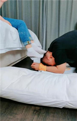 图片[15]_【萌宝儿】掐乳/帆布鞋白棉袜踩踏/深喉_HD绳艺资源