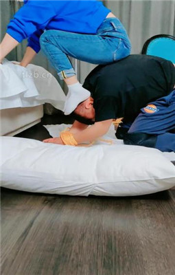 图片[17]_【萌宝儿】掐乳/帆布鞋白棉袜踩踏/深喉_HD绳艺资源