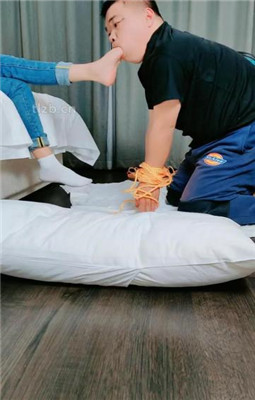 图片[18]_【萌宝儿】掐乳/帆布鞋白棉袜踩踏/深喉_HD绳艺资源