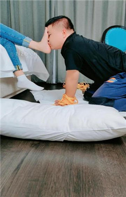 图片[19]_【萌宝儿】掐乳/帆布鞋白棉袜踩踏/深喉_HD绳艺资源