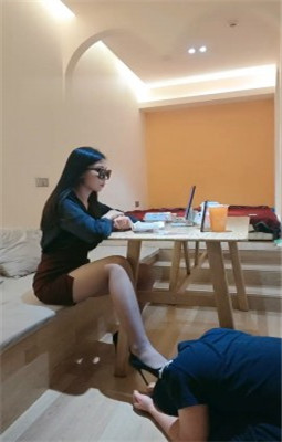 图片[3]_【稚惜】桌底伺候主人就餐-恋足舔-狗笼喂食_HD绳艺资源