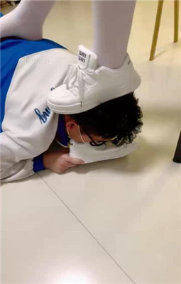 图片[6]_【雯雯】骚货同学闻同班女同学的臭袜子_HD绳艺资源