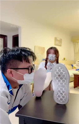 图片[7]_【雯雯】骚货同学闻同班女同学的臭袜子_HD绳艺资源