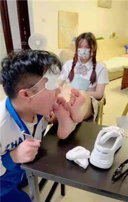 图片[14]_【雯雯】骚货同学闻同班女同学的臭袜子_HD绳艺资源