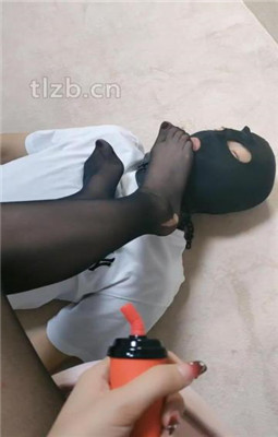 图片[14]_【凌熙】黑丝高跟踩/耳光/舔脏鞋_HD绳艺资源