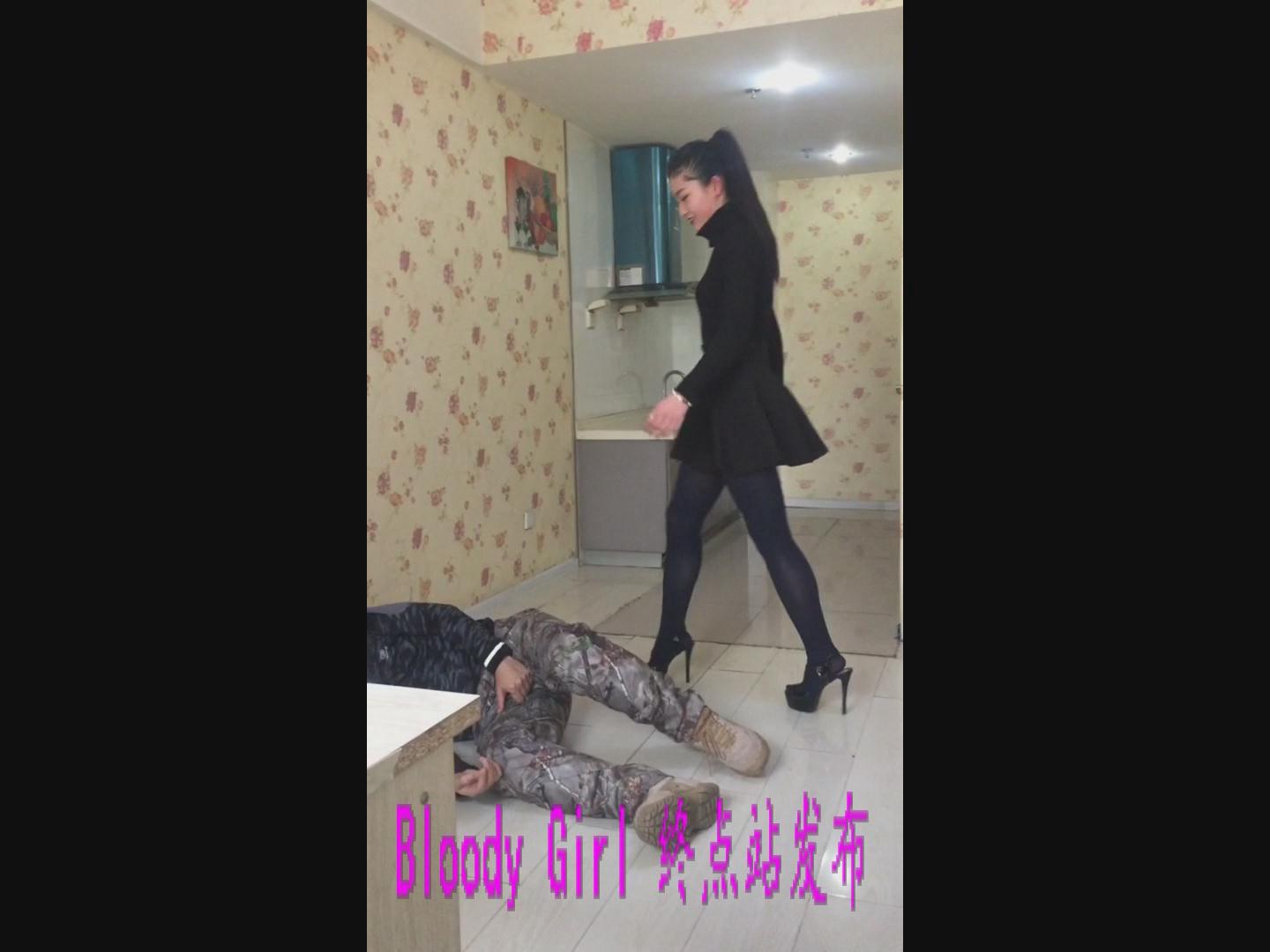 流氓大叔出狱后找报道女记者报复反被踢废惩治_HD绳艺资源