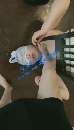 【女暴君】内裤放冰/折磨桌椅下的脚垫_HD绳艺资源