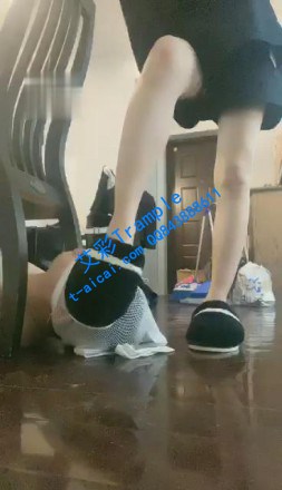 图片[1]_【女暴君】内裤放冰/折磨桌椅下的脚垫_HD绳艺资源