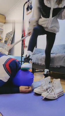 图片[1]_【高难度挑战美学】舔鞋盛宴-脚耳光强迫喂食_HD绳艺资源