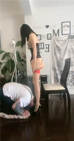 图片[1]_伊茜 耳光脚耳光高跟踩乳_HD绳艺资源